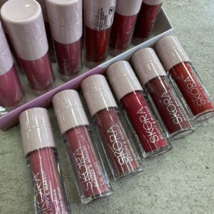 BRILLO LABIAL SKORA